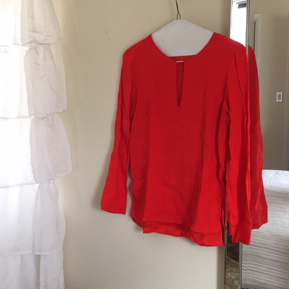 Keyhole top